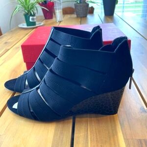 Nib Donald J. Pliner Black Jada Crepe Elastic/patent Strappy Wedge Sandals‎ 9.5